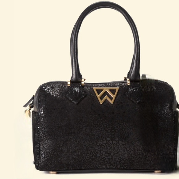 Kelly Wynne Handbags - KELLY WYNNE I Duffle Dare You Handbag in Black Serpentine